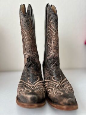 Circle G by Corral L5002 Distressed Embroidered Snip Toe Boots 7